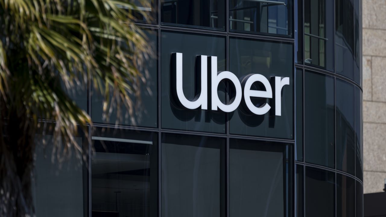 Uber zobowiązany zapłacić 40 mln USD po tym, jak kierowca porzucił nietrzeźwą kobietę z Kalifornii na autostradzie